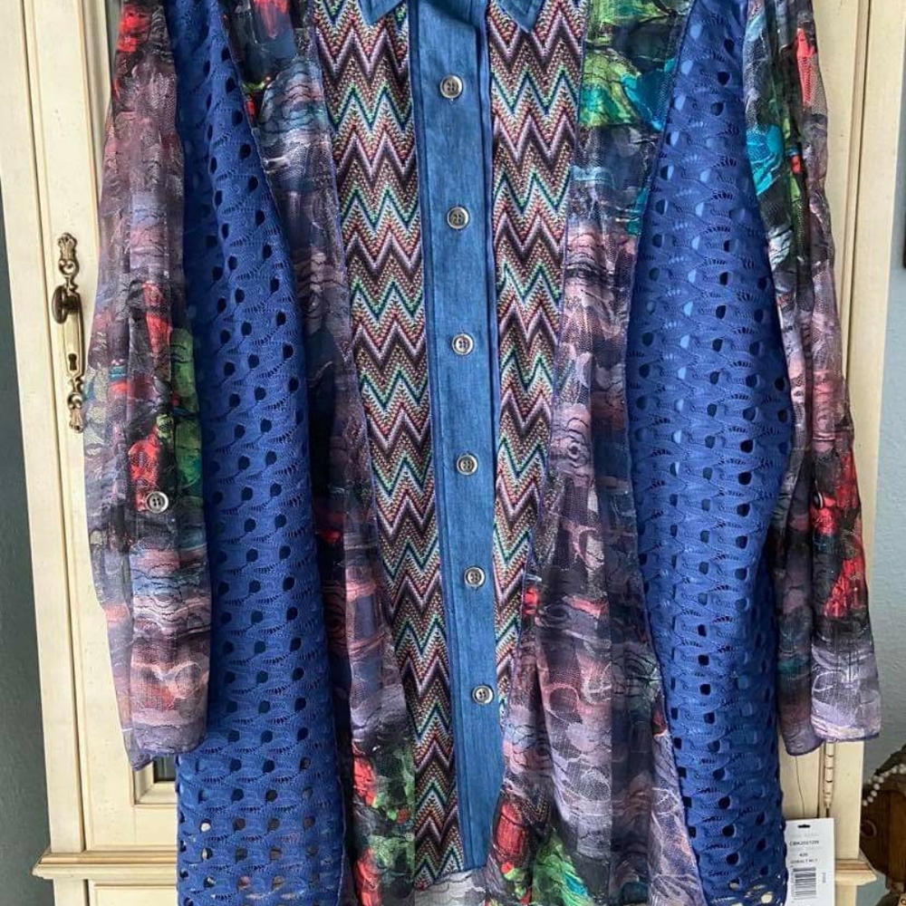NWT Womans Calessa Long sleeve Tunic